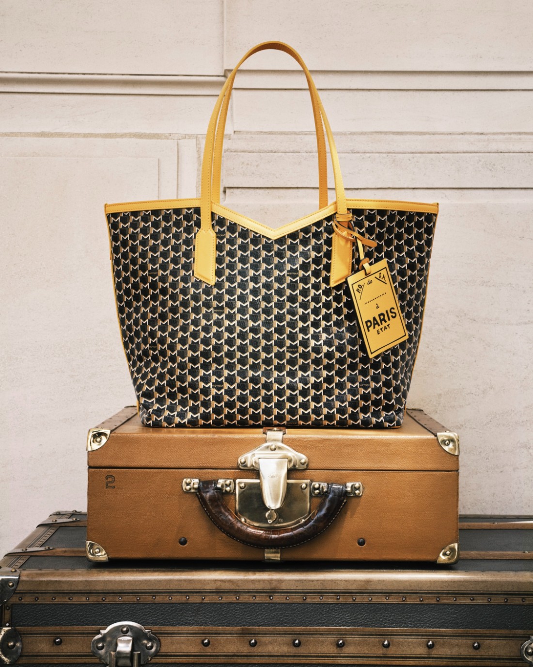 كشفت الدار النقاب عن "34M" وهي كبسولة محدودة الإصدار من مجموعة "M Collection Tote" الأيقونية