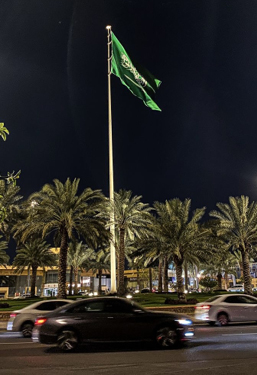 السارية الشاهقة في ميدان الملك سلمان بالدرعية، وهي الأطول في الرياض