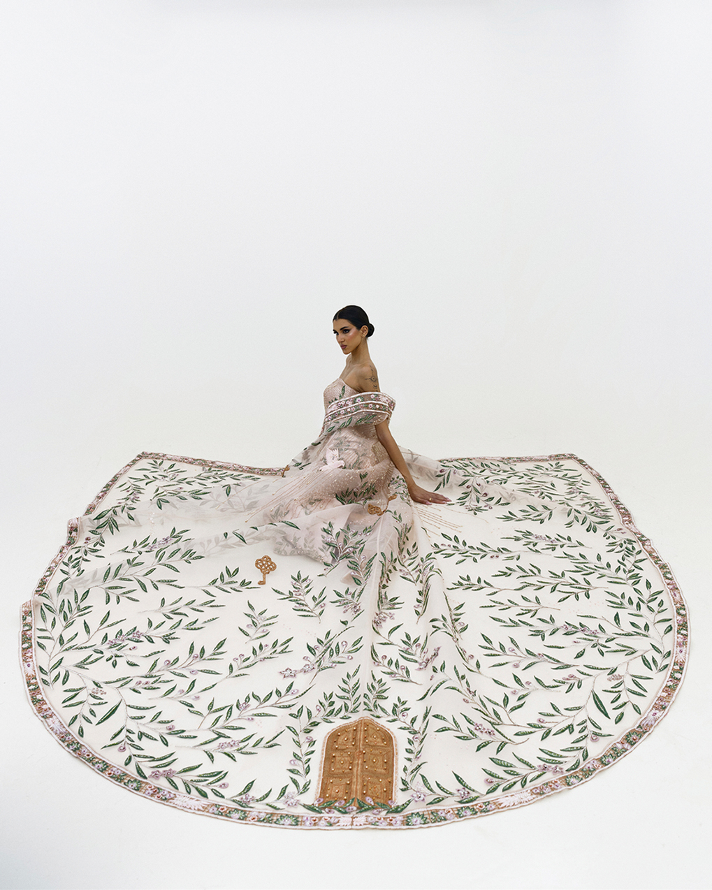 فستان مستوحى من التراث الفلسطيني للمصممة ريما دحبور