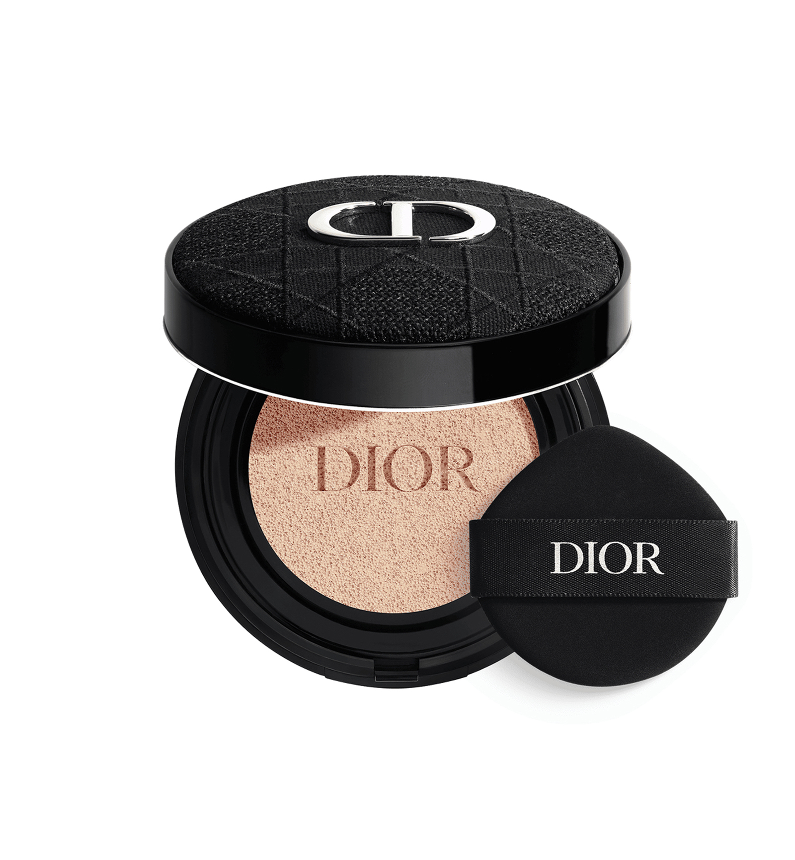 سر الإطلالة الرومانسية والجاذبية الخالدة