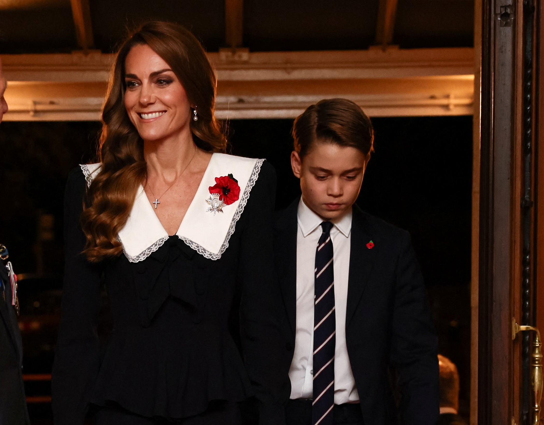 إطلالات كيت ميدلتون من Catherine Walkerو Alessandra Rich في "يوم الذكرى" 2025