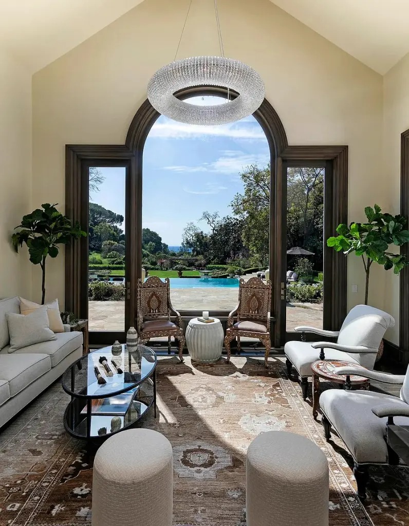 قصر الـ 15 مليون دولار: هل تنتهي "لعنة مونتيسيتو" التي تلاحق كاتي بيري؟