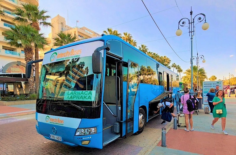 المواصلات في لارنكا