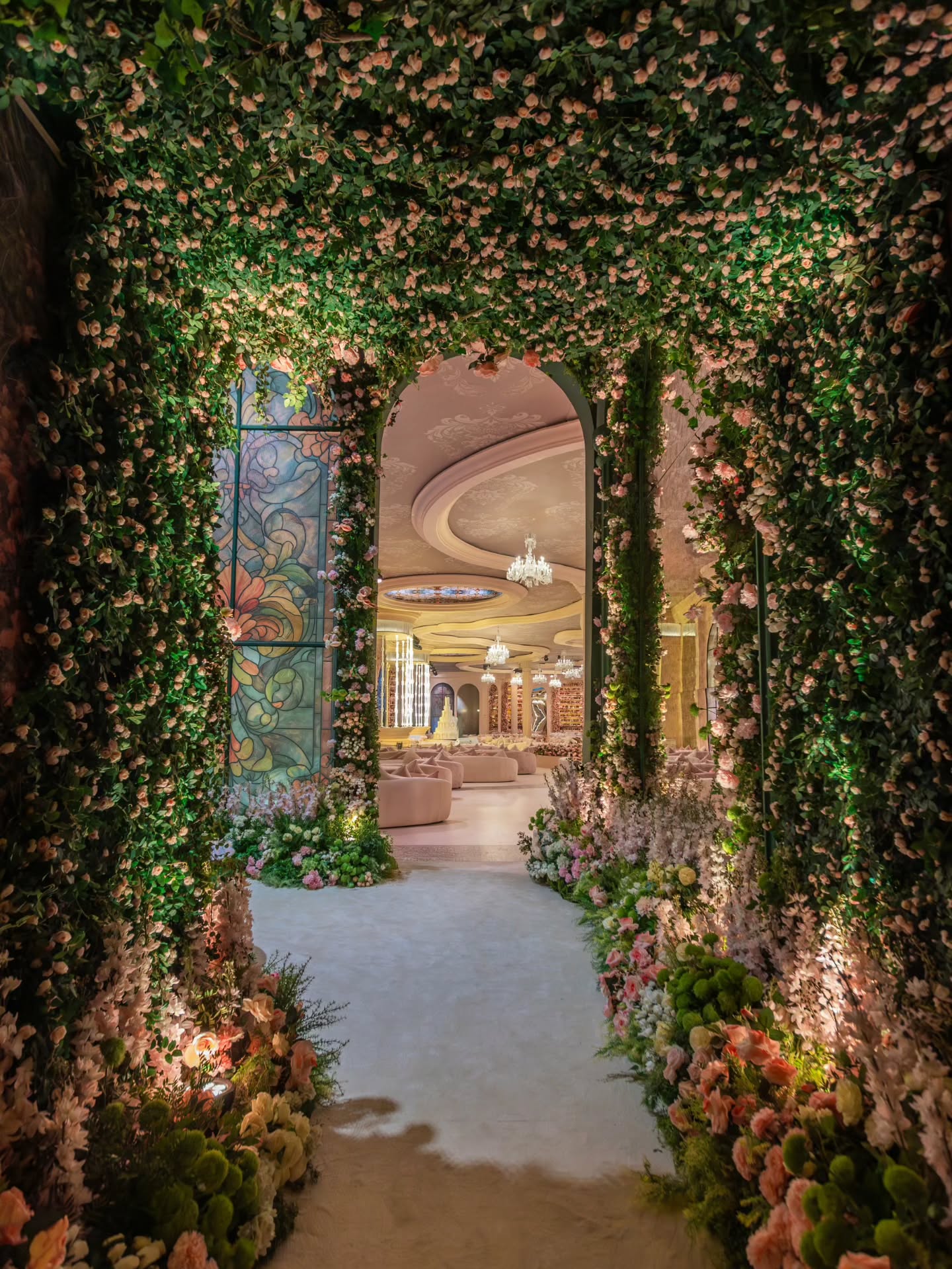 تزيين ممرات الزفاف بالورود من lemariage