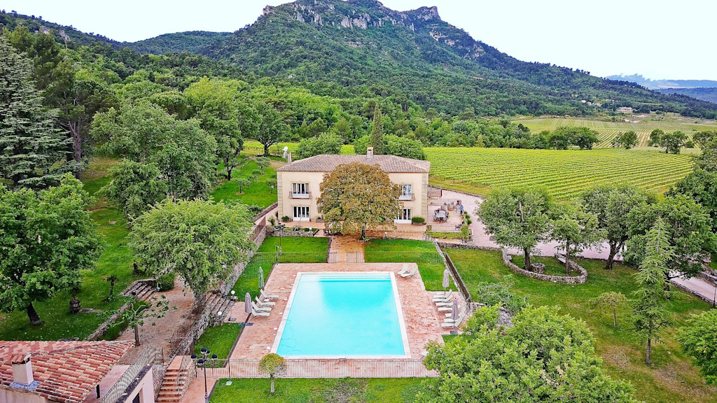 دومين دو كاناديل جورج وأمل كلوني