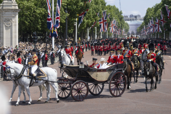  تجهيز العربات الملكية لـ"موكب القصور"مشاركة الإسطبلات الملكية البريطانية Royal Mews