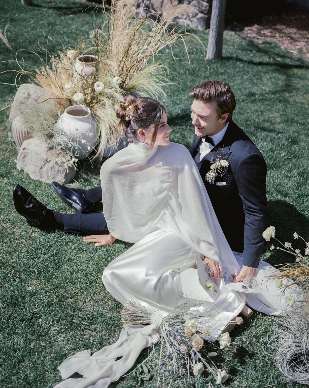 أفكار رائعة لإضافة لمسات شخصية مميزة لإطلالات زفاف العروسين