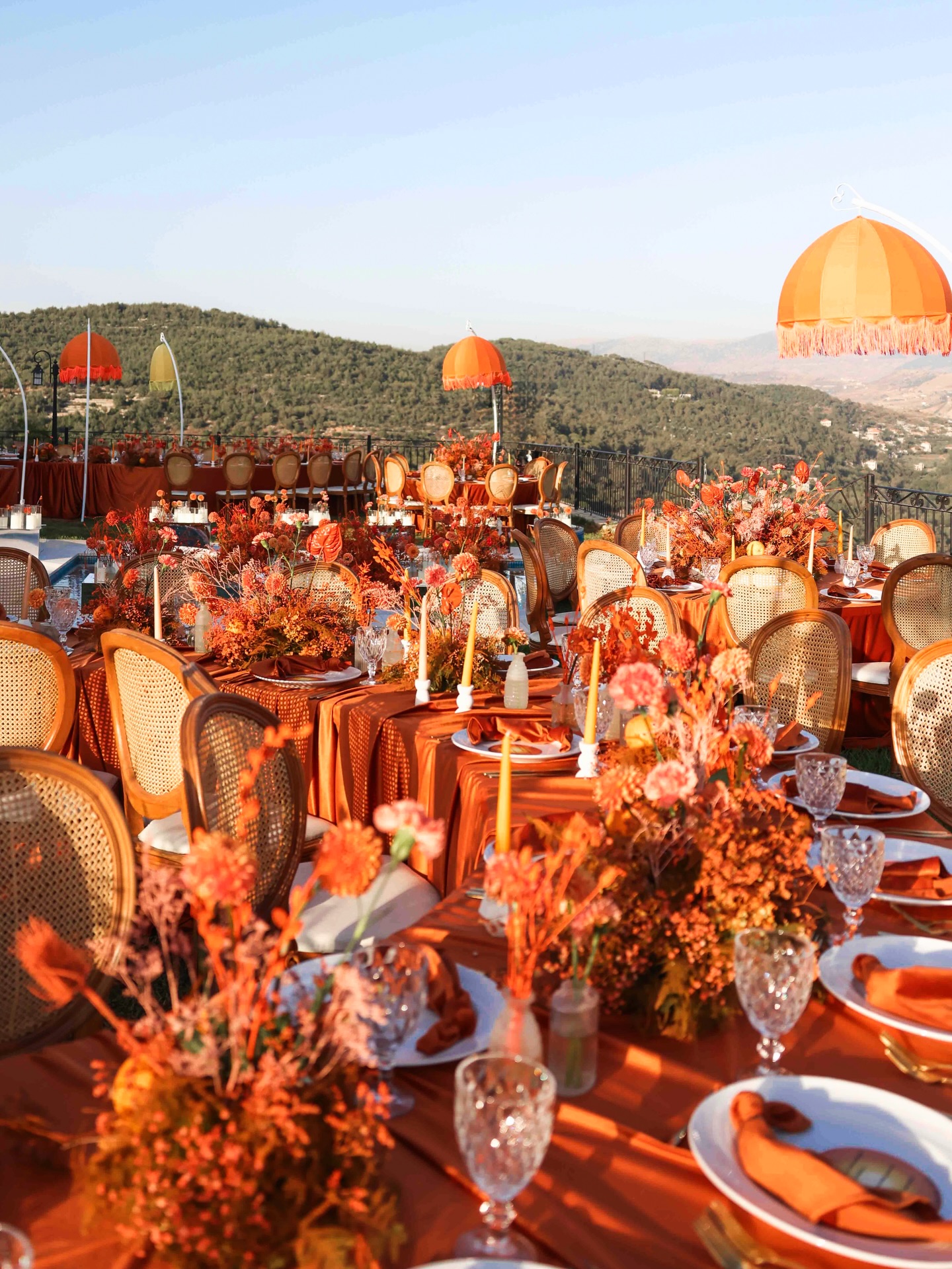 memoiredart البرتقالي يعكس الحيوية في أعراس الصيف وديكور مميز من تصميم