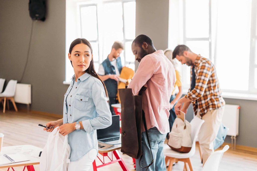 بوابتكِ الذكية نحو التميز المهني في عالم متغير