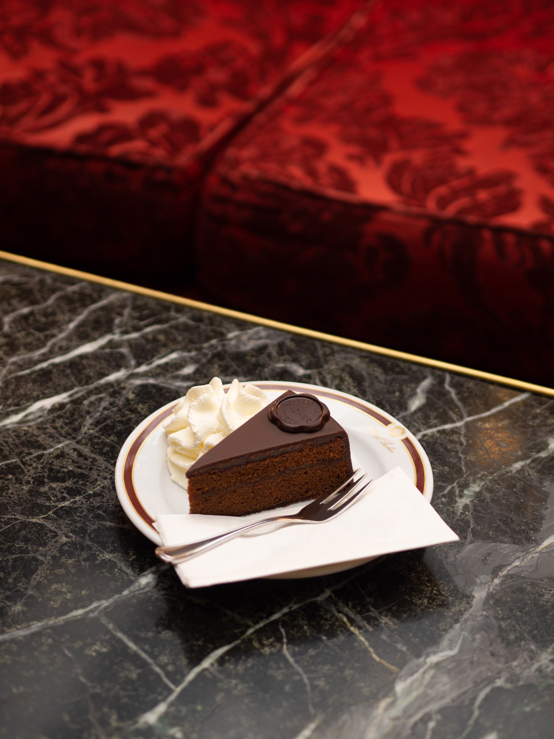 Sacher Torte التي ارتبط اسم الفندق بها عالميًا