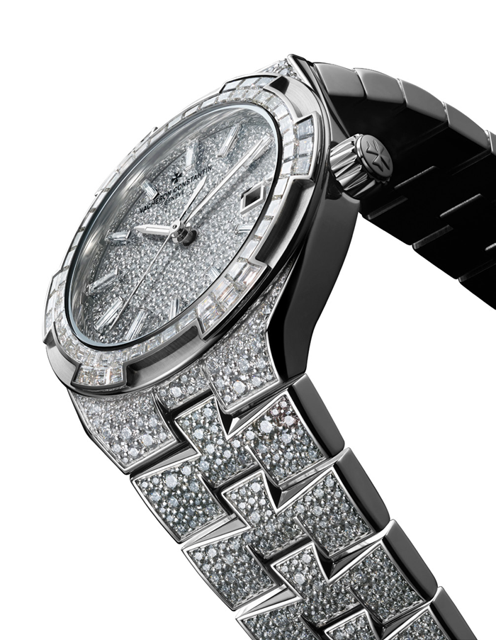 Overseas Self-Winding High Jewelry من Vacheron Constantin