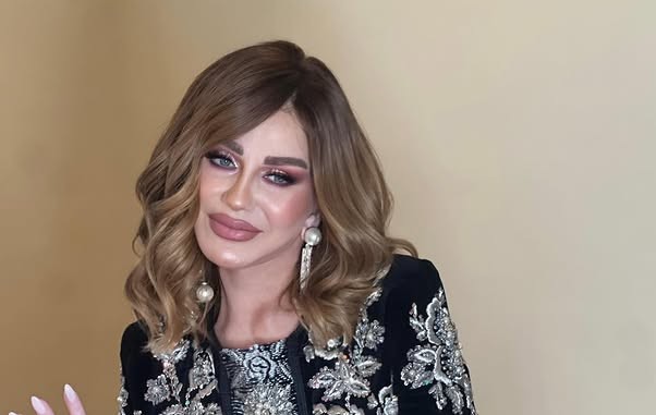 المكياج الوردي السموكي: جرأة غير معتادة لكنها موفقة