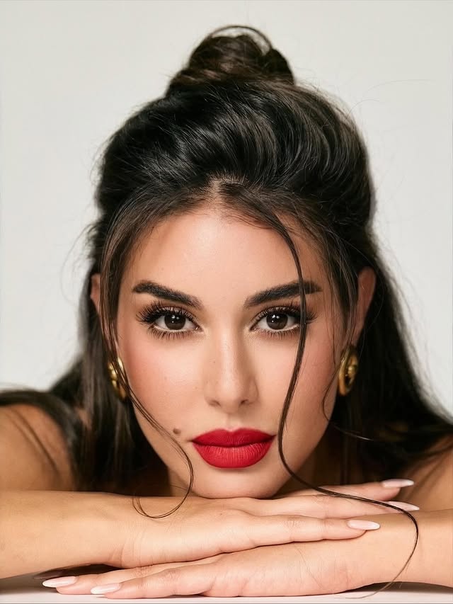 إبراز العينين… قوة هادئة