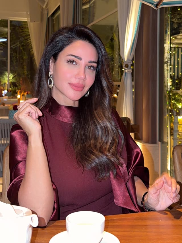 ديانا حداد بالشعر المالس.. عنوان للأناقة الكلاسيكية