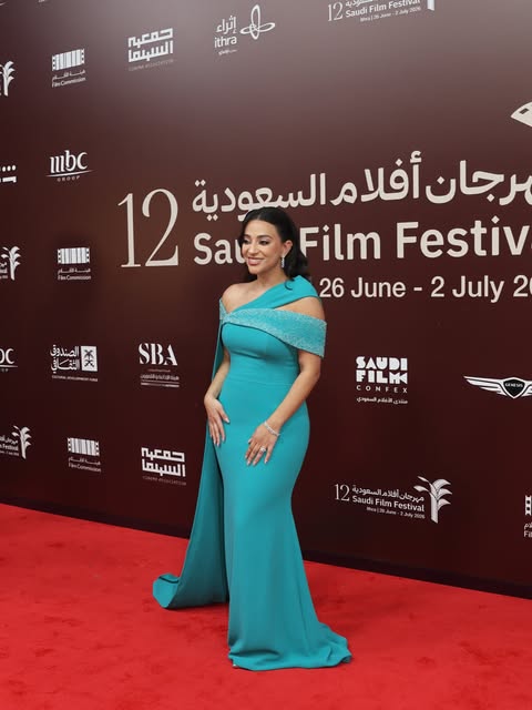 خيرية أبو لبن بمكياج ناعم شرقي