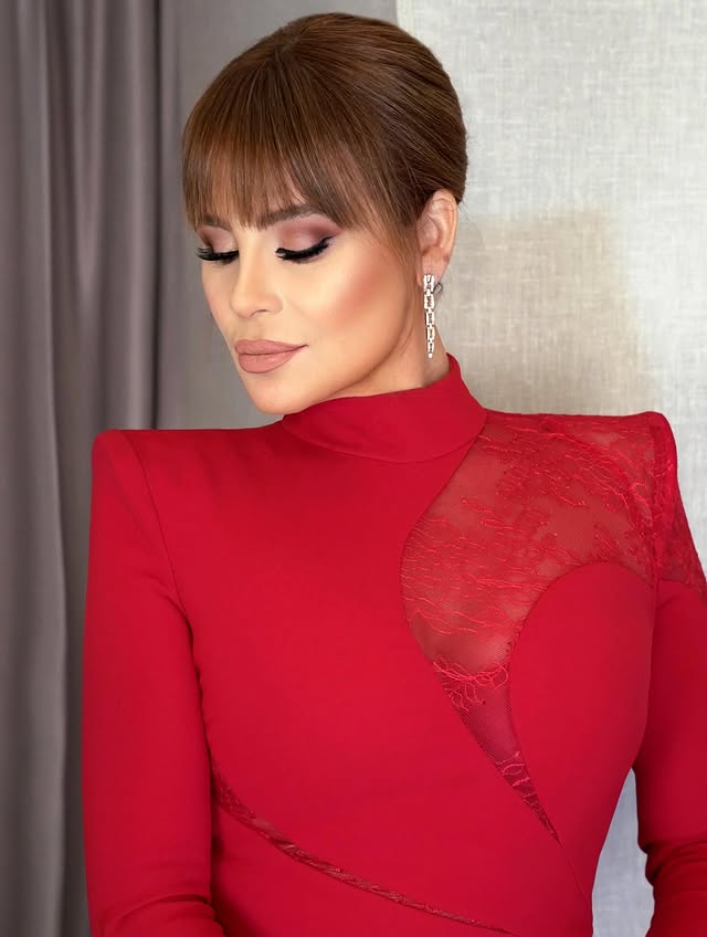 كارول سماحة.. بريق الأحمر بهوية جمالية متجددة