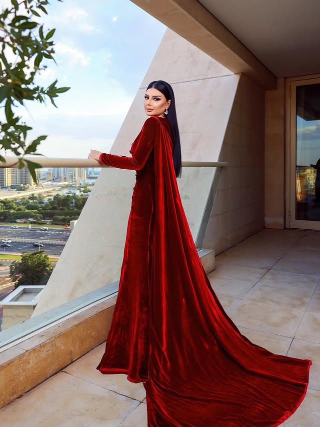 أصيل همام بالشعر المنسدل المالس