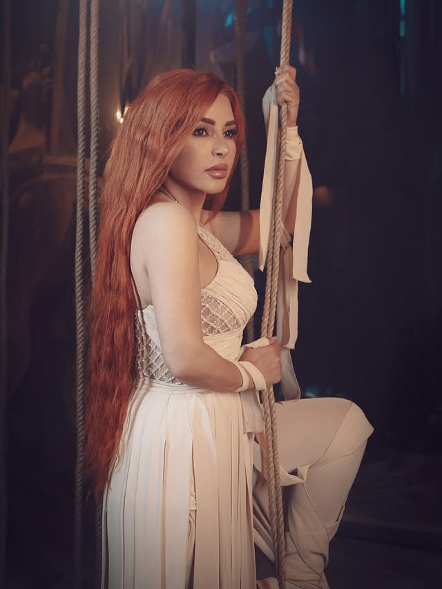 إطلالة "جود" بفستان نيود بالأشرطة