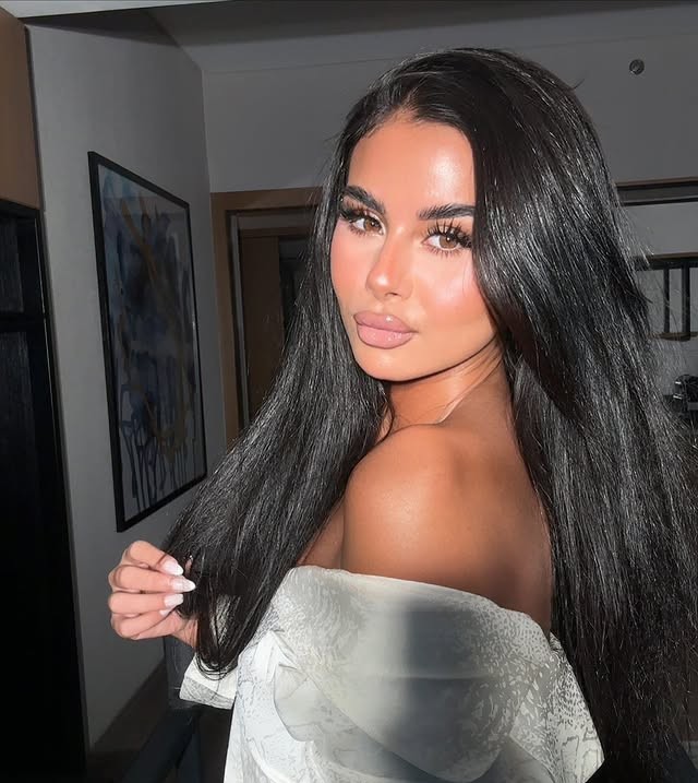 منة عرفة في اطلالة لها عام 2026