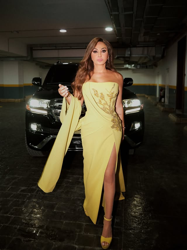 إليسا بوهج الأخضر الليموني بتوقيع إيلي صعب