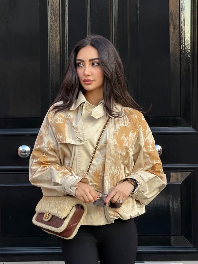 نور الغندور بإطلالة كاجوال كلاسيكية