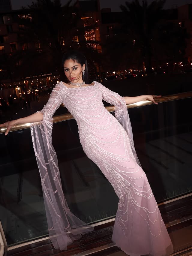 إلهام علي بإطلالة جمالية مشرقة