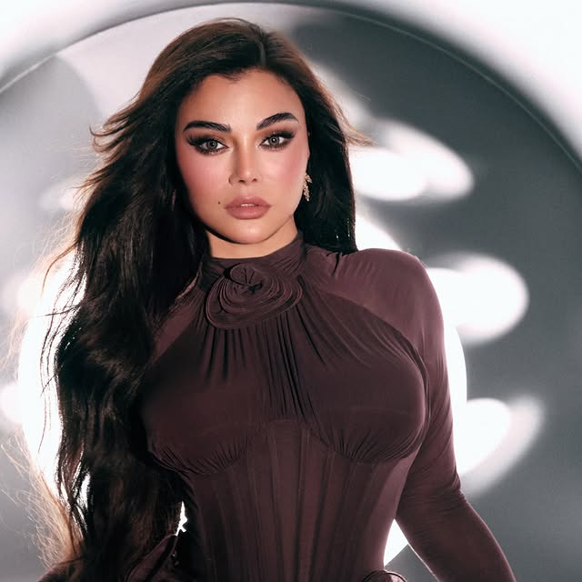 هيفاء وهبي بمكياج سموكي جريء