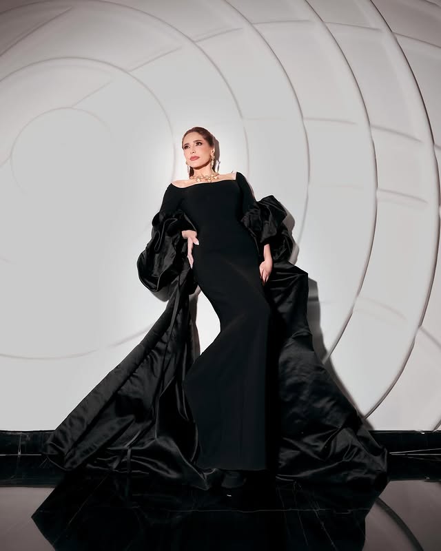 أناقة دراماتيكية بالأسود لعبير نعمة