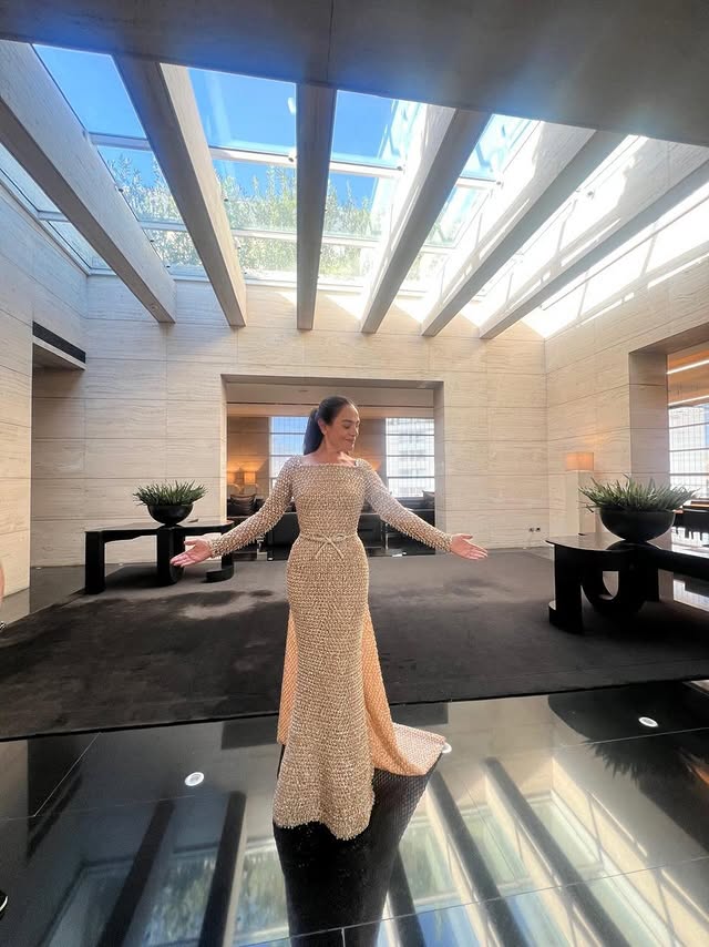 شريهان ..أيقونة الأناقة المتجددة بفستان مرصع بالكريستال