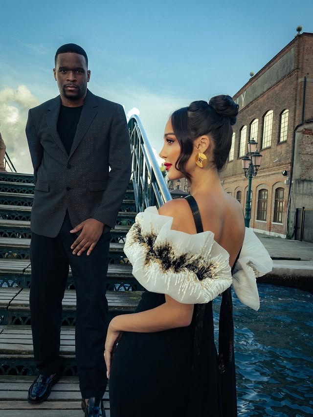 الكعكة العالية مع الغرة بخصلات تأطير الوجه