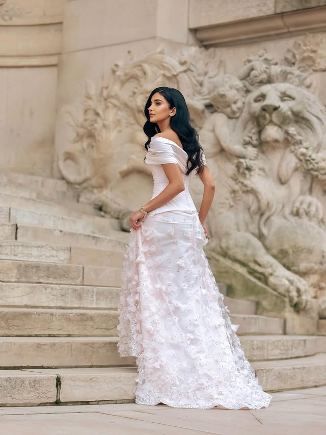 رهف الحربي بإطلالة العروس في باريس