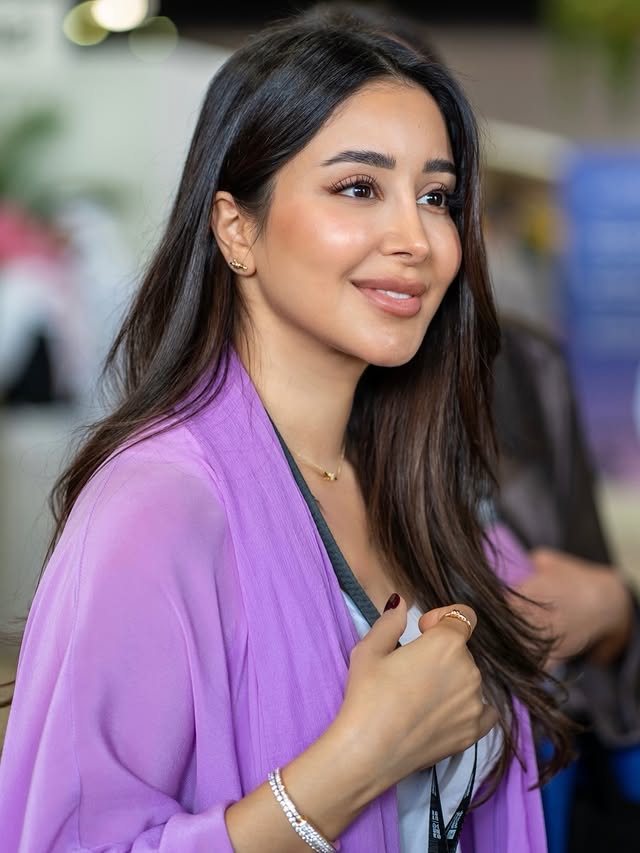 ​   ​​   ​أسيل عمران بمكياج سموكي