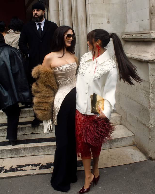 ندى باعشن بتسريحة شعر ذيل الحصان المرتفع مع "غرة الستارة"