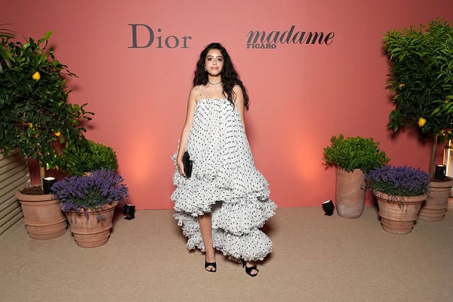 ياسمينا العبد بنقشة الـ Polka Dots الحيوية في مهرجان كان