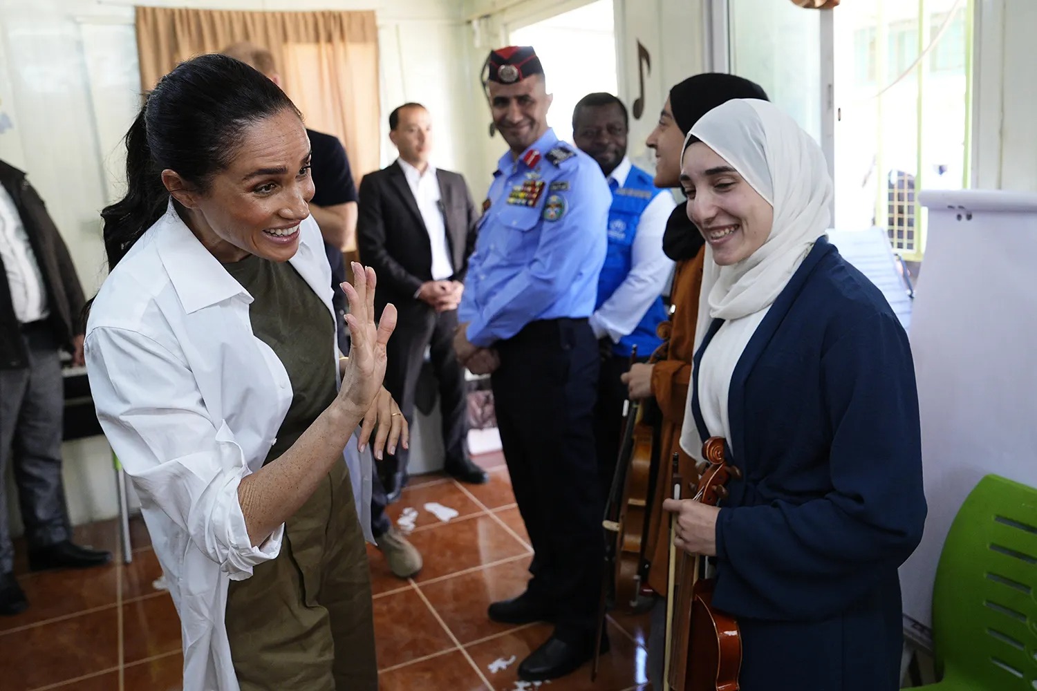 من صخب العاصمة إلى هدوء "الزعتري".. ميغان "المتواضعة"