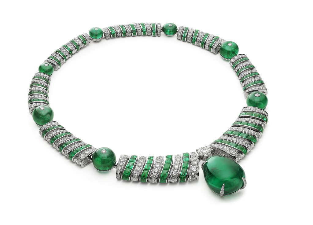 قلادة Emerald Ellipse من بولغاري Bulgari