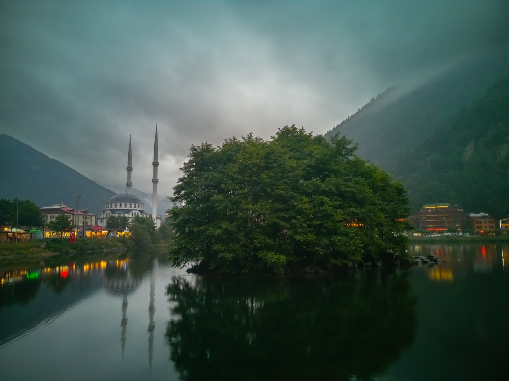 بحيرة أوزنجول Uzungöl
