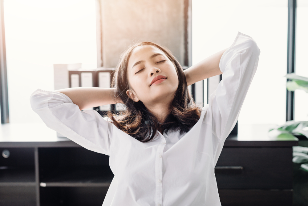  أغمضي عينيكِ وفكري في ميزة واحدة تحبينها في شريكك