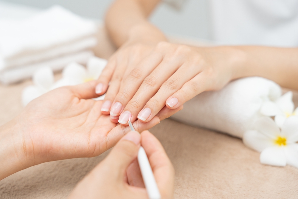 ابدئي بطبقة أساس شفافة (Base Coat)