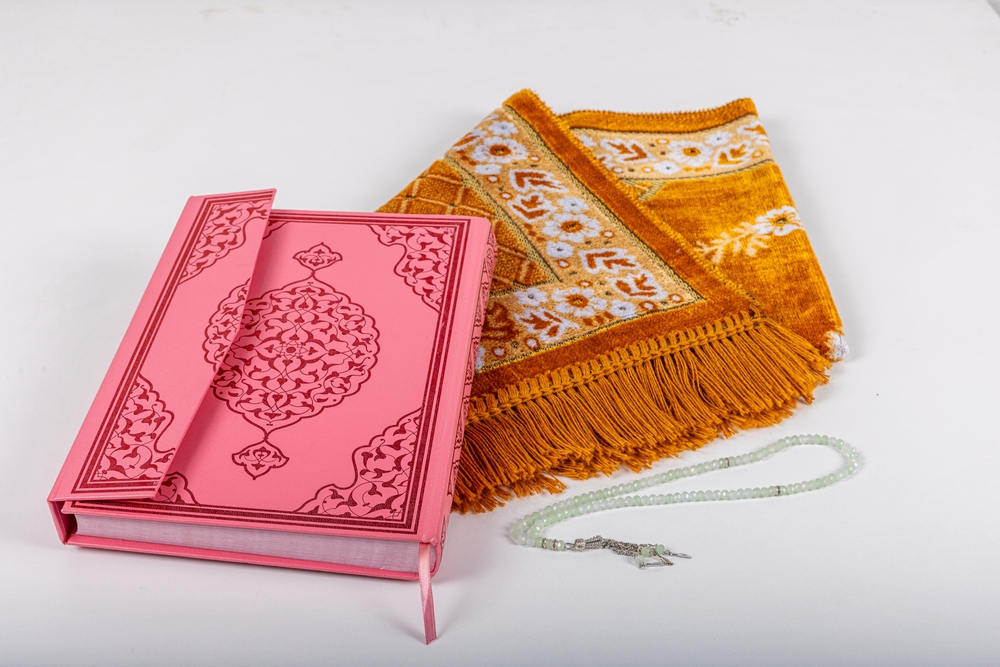 أطقم هدايا فاخرة من المصحف الشريف