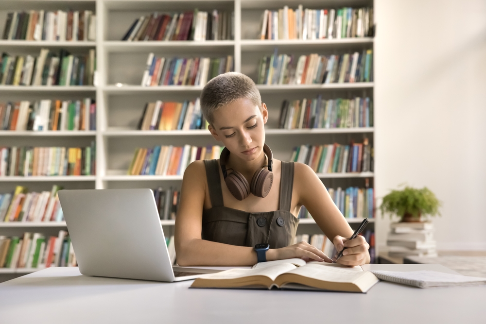 عادات ونصائح علمية لتطوير الذات وتحقيق النجاح