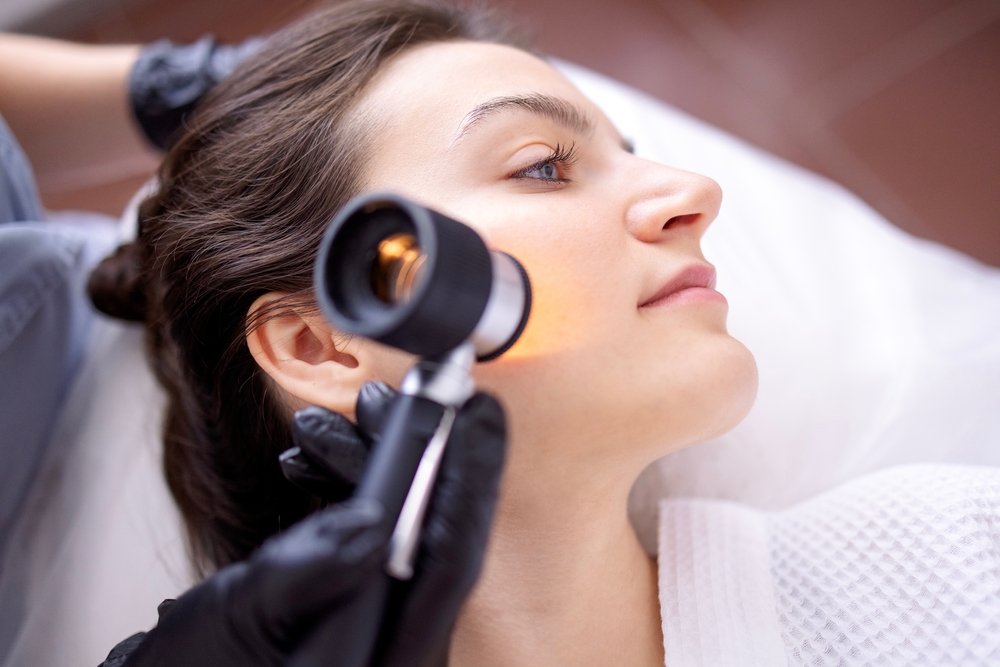 لماذا تعتبرين جلسة استشارة البشرة الشمولية ضرورة لا ترفًا؟