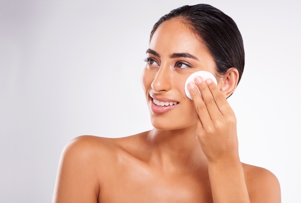 أفضل تونرات طبيعية بحسب نوع البشرة: وصفات من خبيرة العناية Lamis Dawa