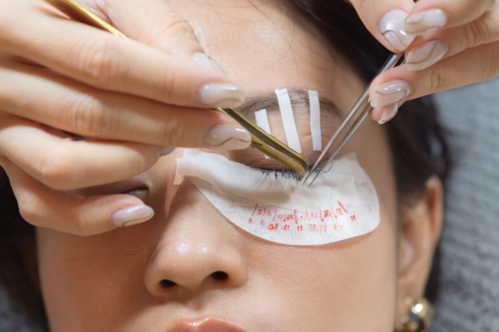 الفرق الحقيقي بين Korean Lash Lift واللاش ليفت التقليدي