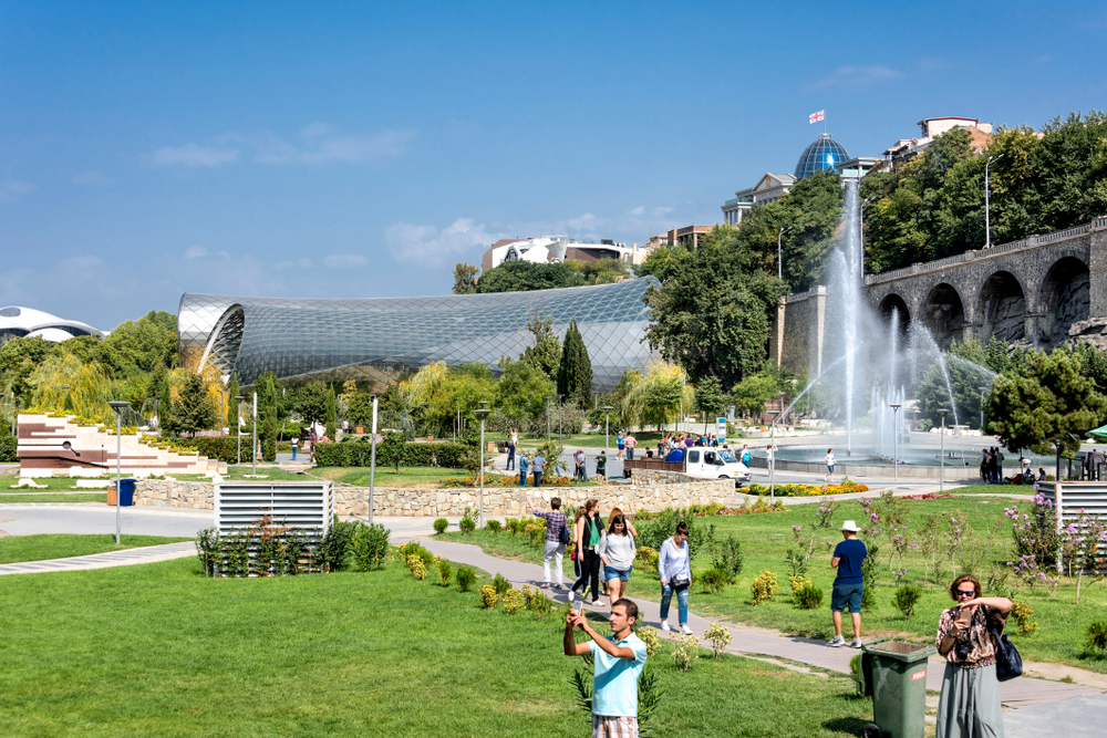 زيارة حديقة مائية في تبليسي