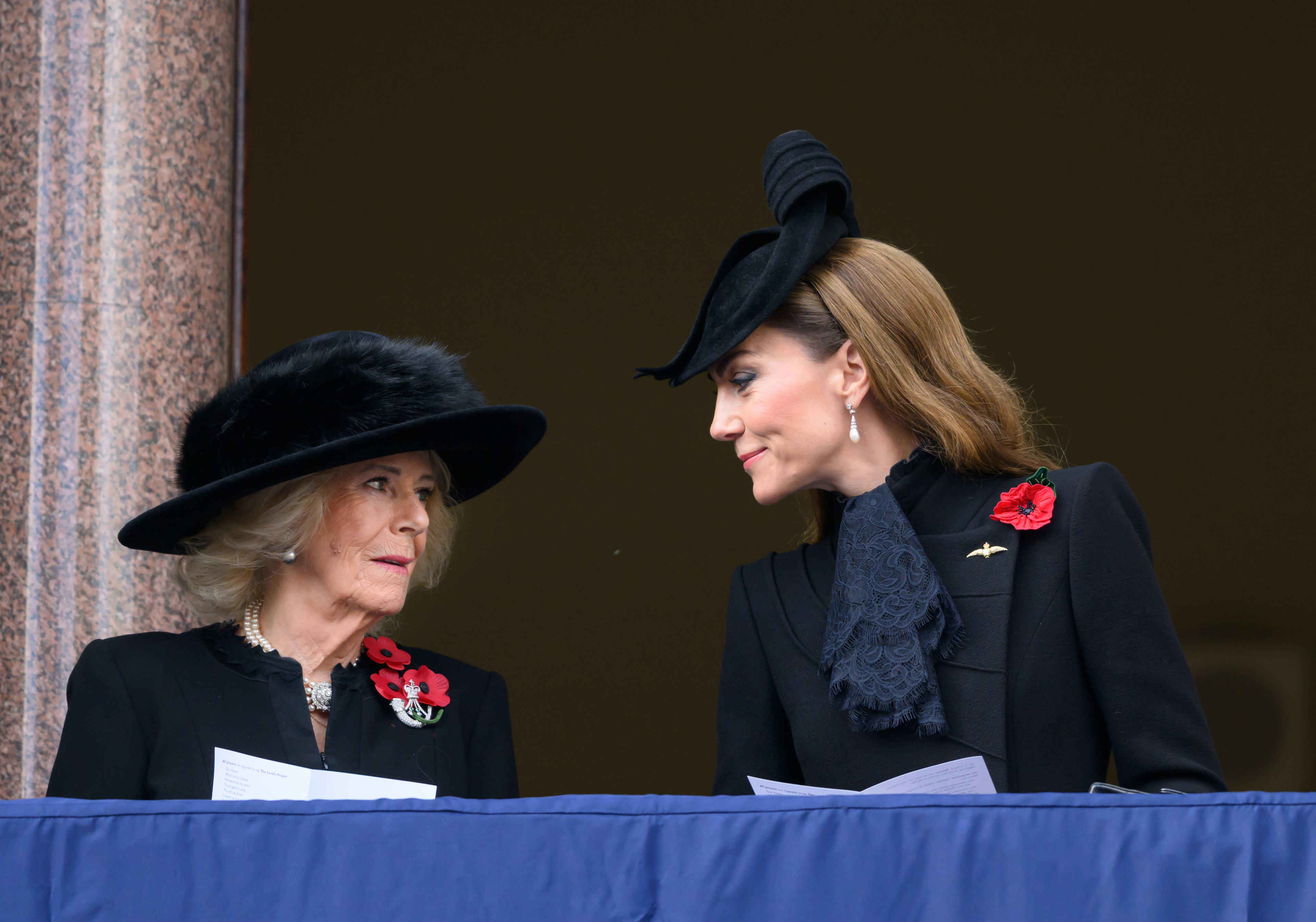 إطلالات كيت ميدلتون من Catherine Walkerو Alessandra Rich في "يوم الذكرى" 2025