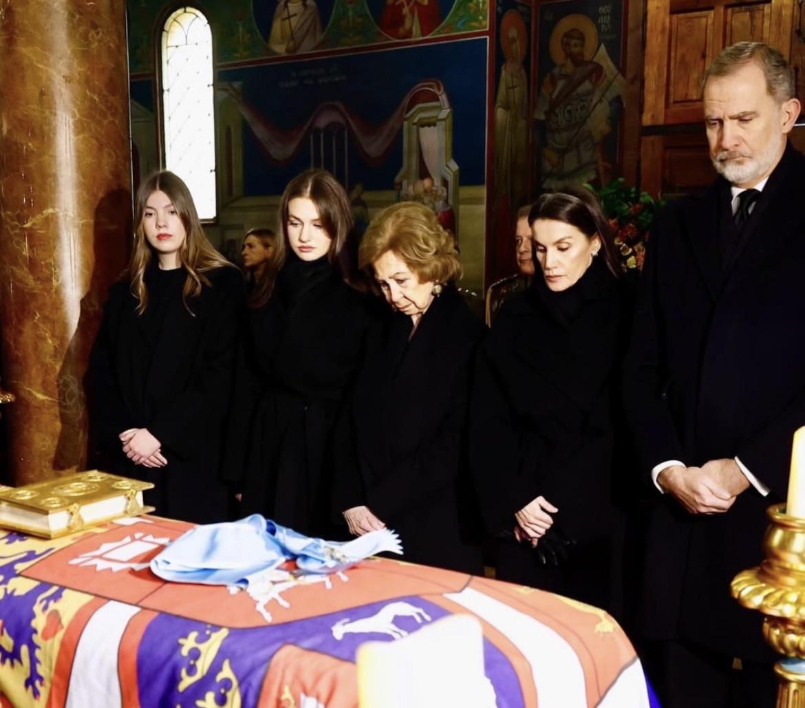 العائلة الملكية الإسبانية تودع الأميرة إيرين