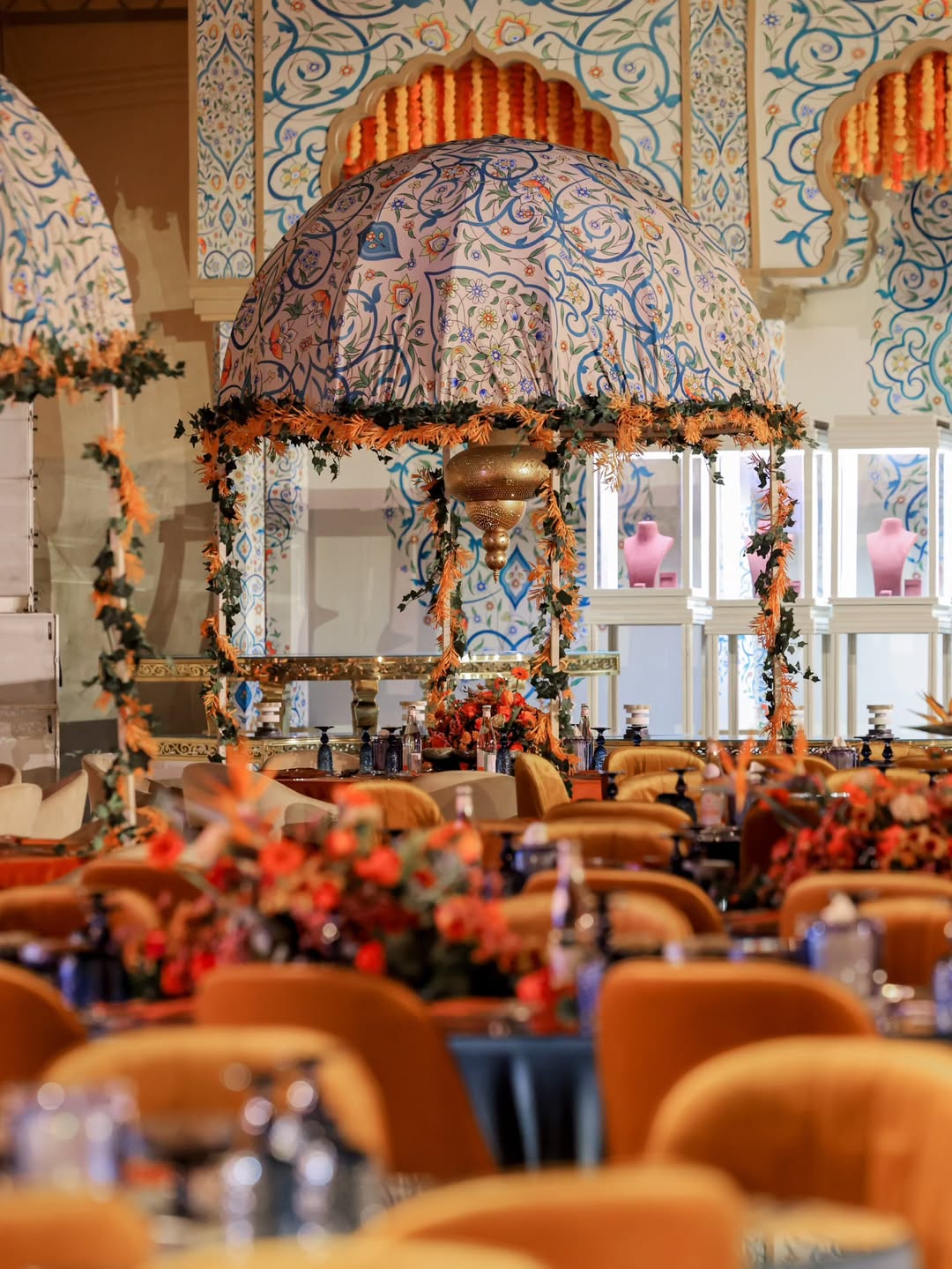 thefutureeventsqaديكور زفاف باللون البرقتالي من