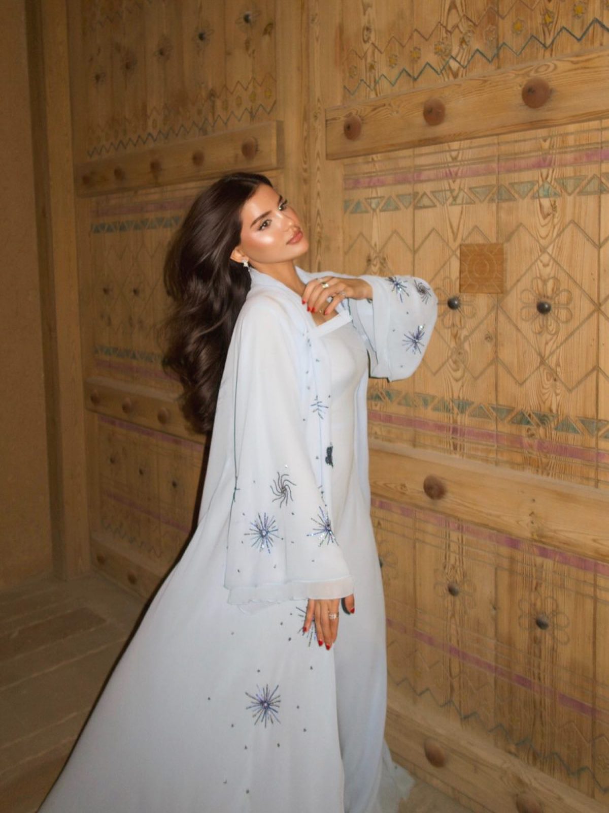 thetwins_rrعباءة مطرزة بلون ناعم من الباستيل الأزرق من