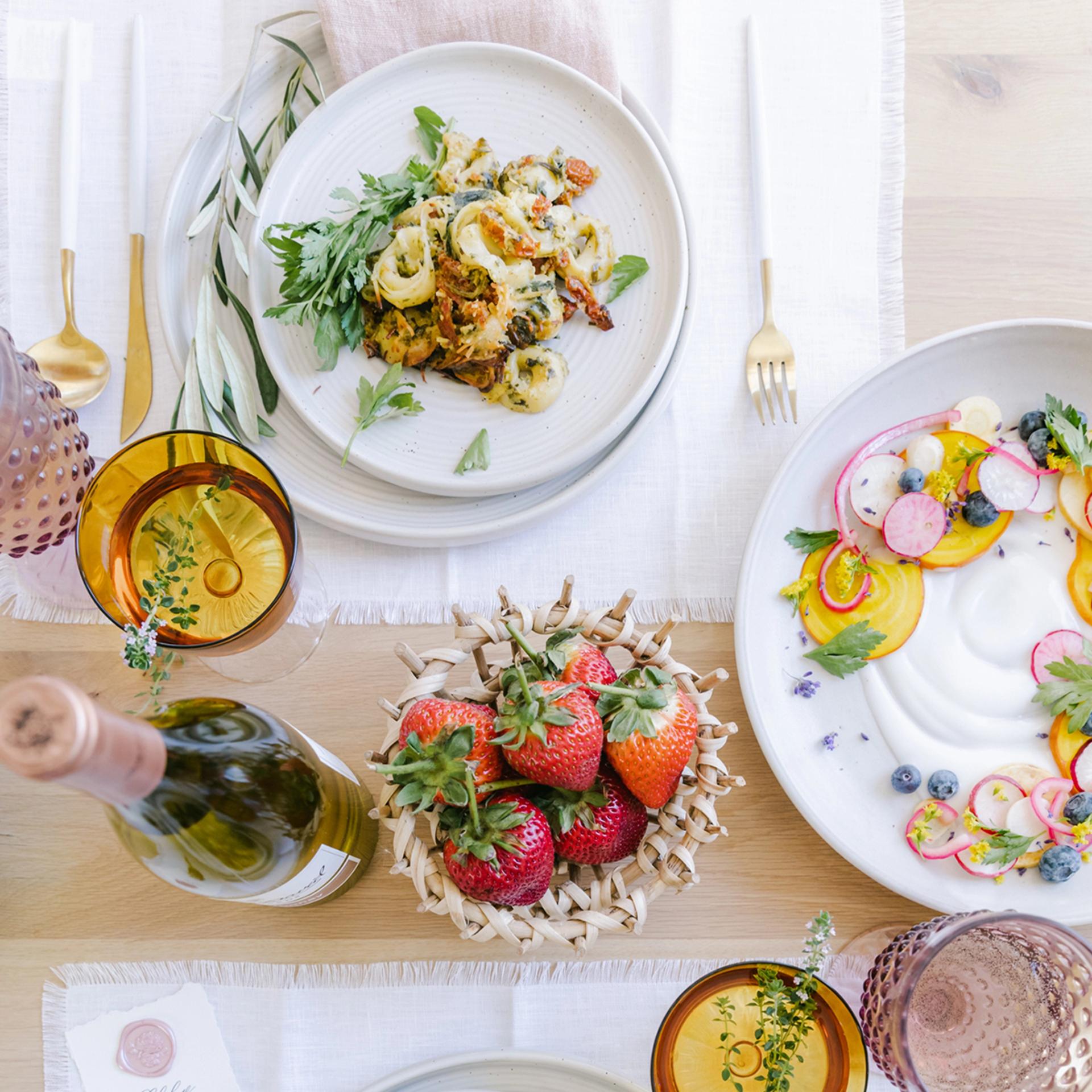 كيف تصممين طاولة عشاء عيد ميلادك لتكون مميزة وجاهزة للتصوير؟